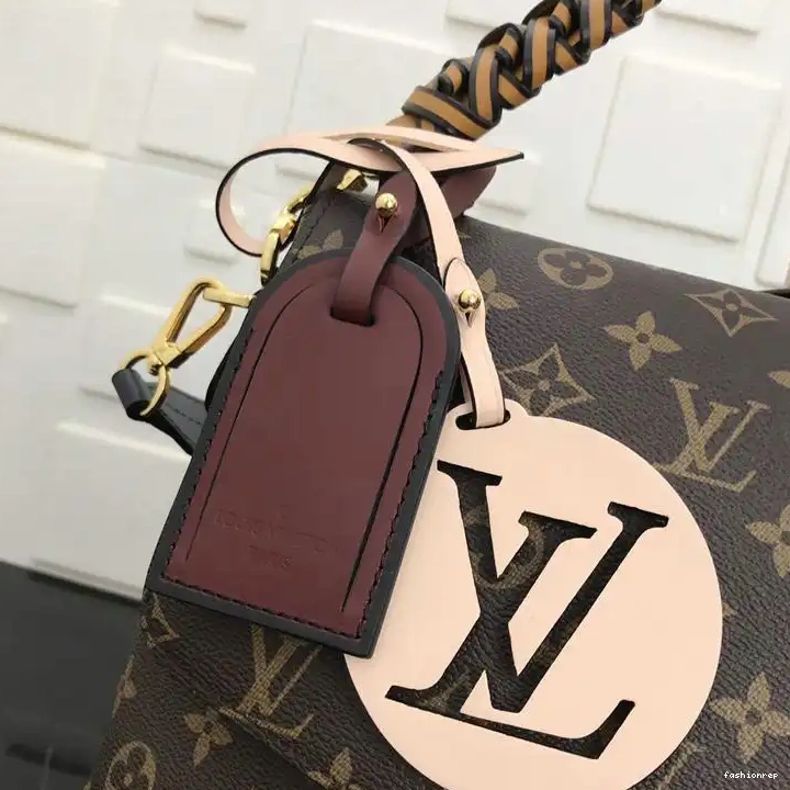 Fashionrepsfam ru LV Bags 19T1L0500 0520